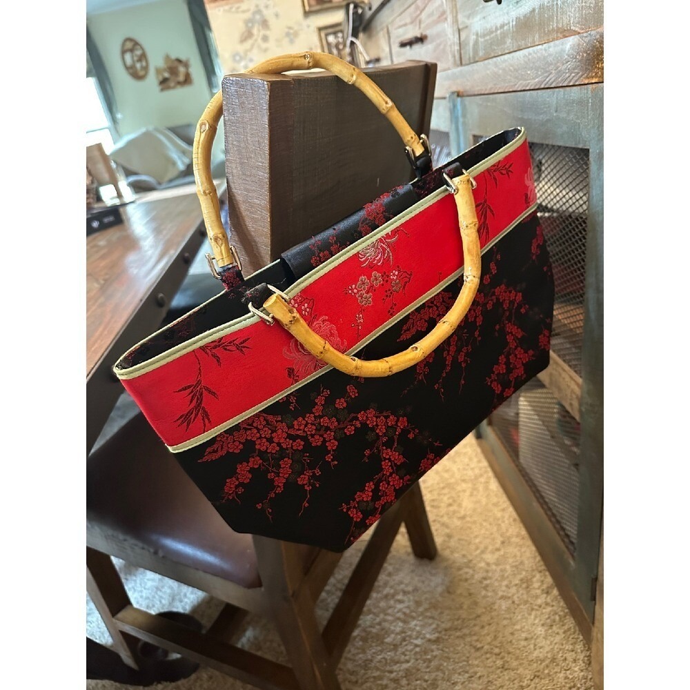 Asian Floral Purse Bamboo Handle Sachtel Red & Black by Yans NY with Accessories - Picture 5 of 15